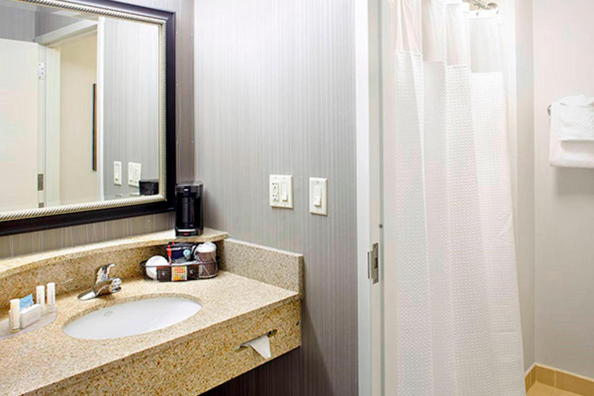 Courtyard By Marriott Akron Stow Zewnętrze zdjęcie